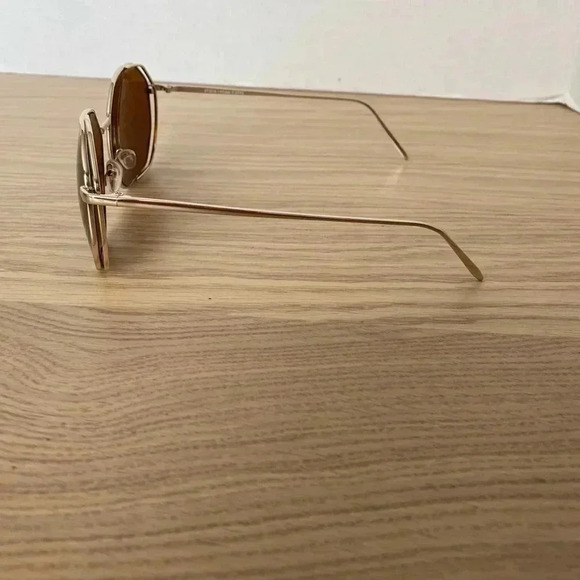 🆕Fashion Gold Metal Frame Sunglasses🆕 - Picture 3 of 5